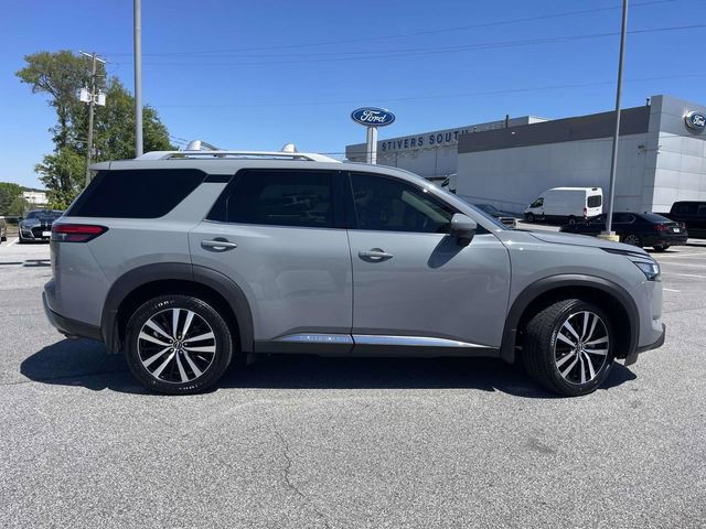Used 2024 Nissan Pathfinder Platinum image 2