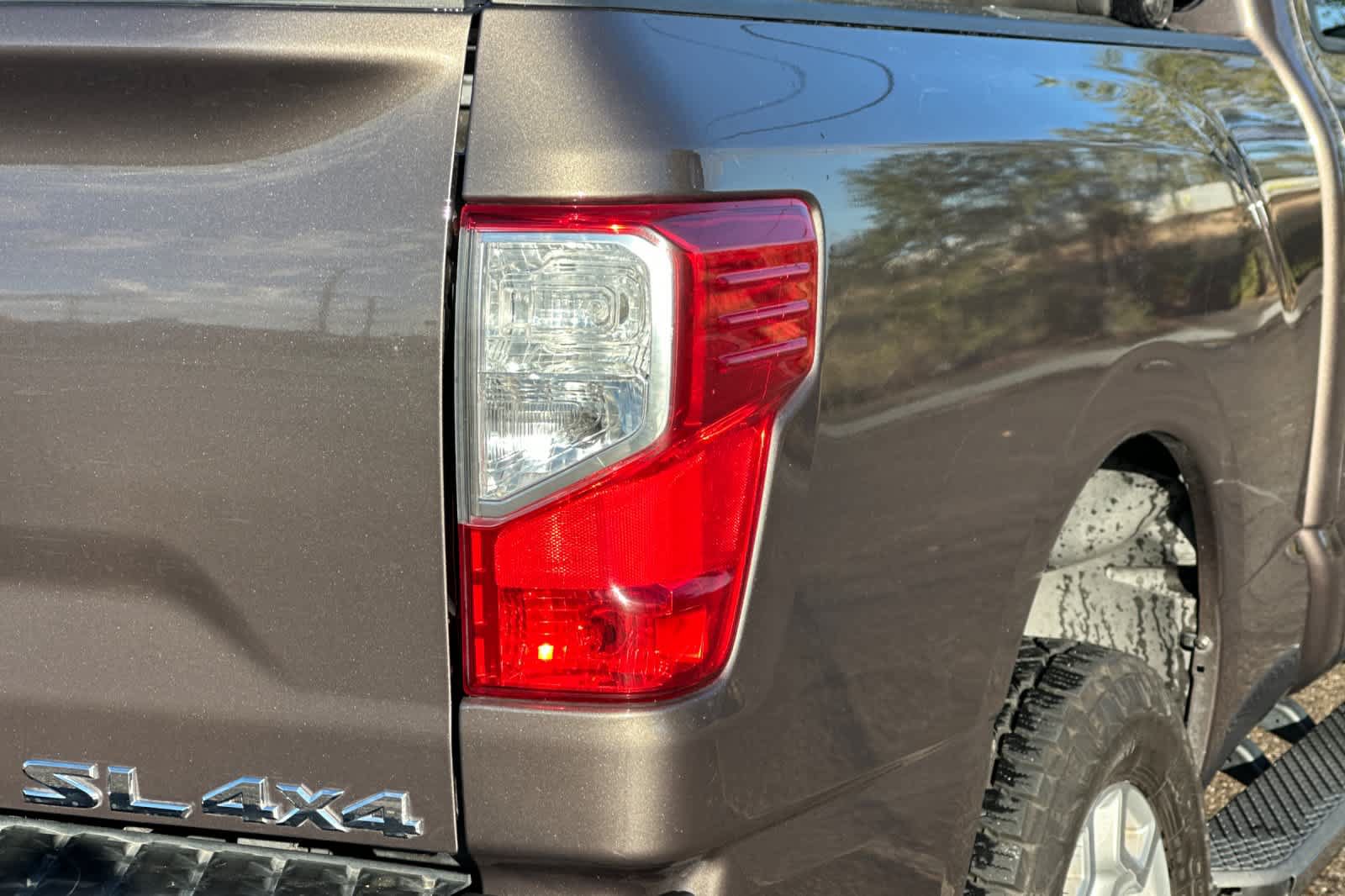 Used 2017 Nissan Titan SL AWD/4WD image 27