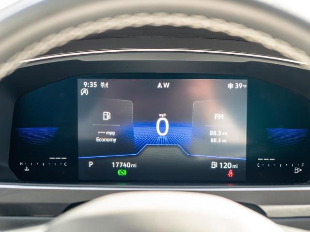 Used 2023 Volkswagen Tiguan SE w/ Panoramic Sunroof Package image 32