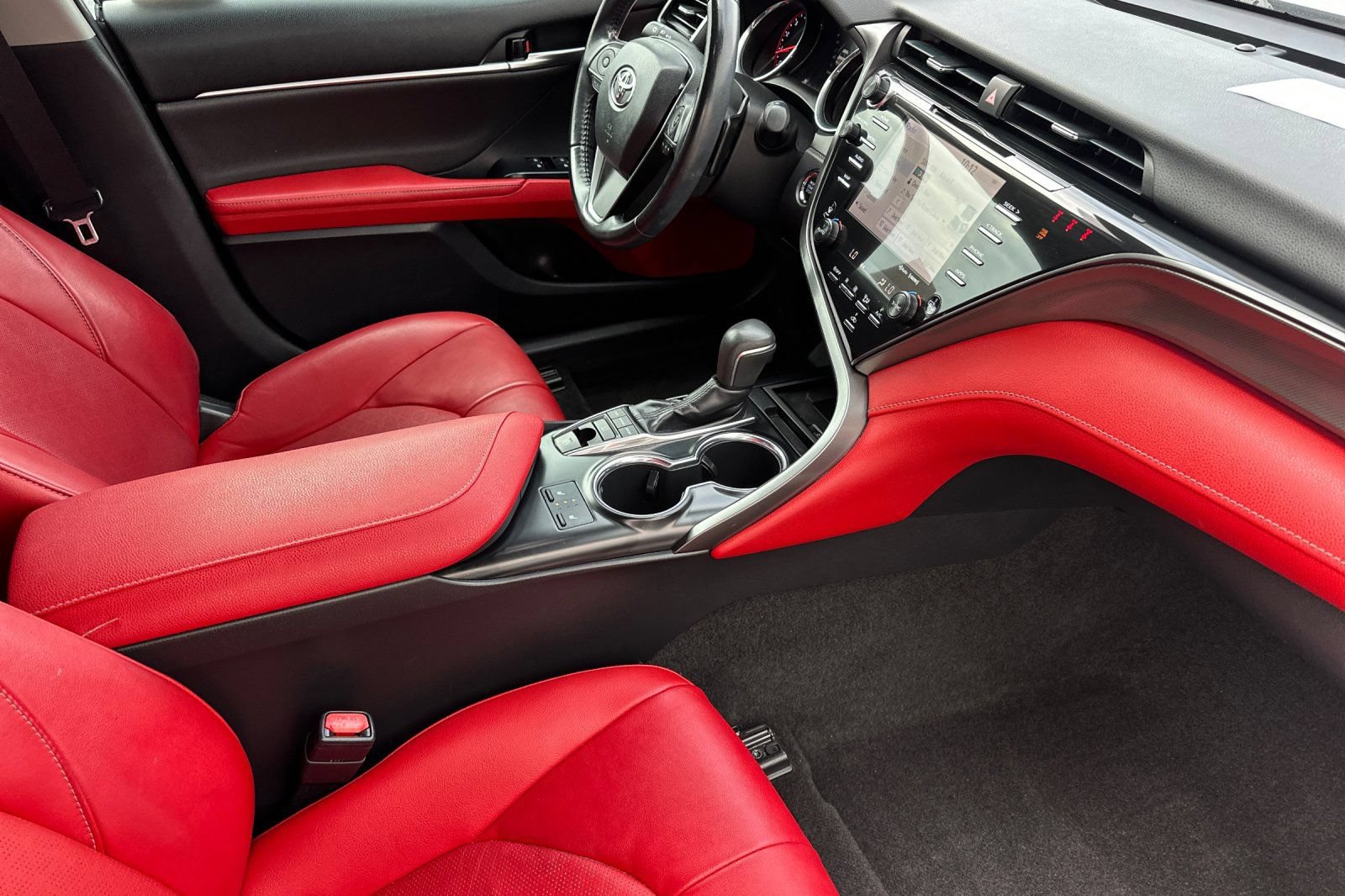 Used 2019 Toyota Camry XSE FWD image 15