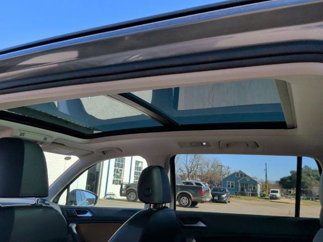 Used 2018 Volkswagen Tiguan SE w/ Panoramic Sunroof Package image 34