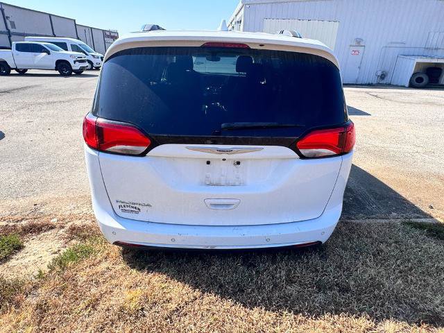 Used 2020 Chrysler Pacifica Touring-L FWD image 6