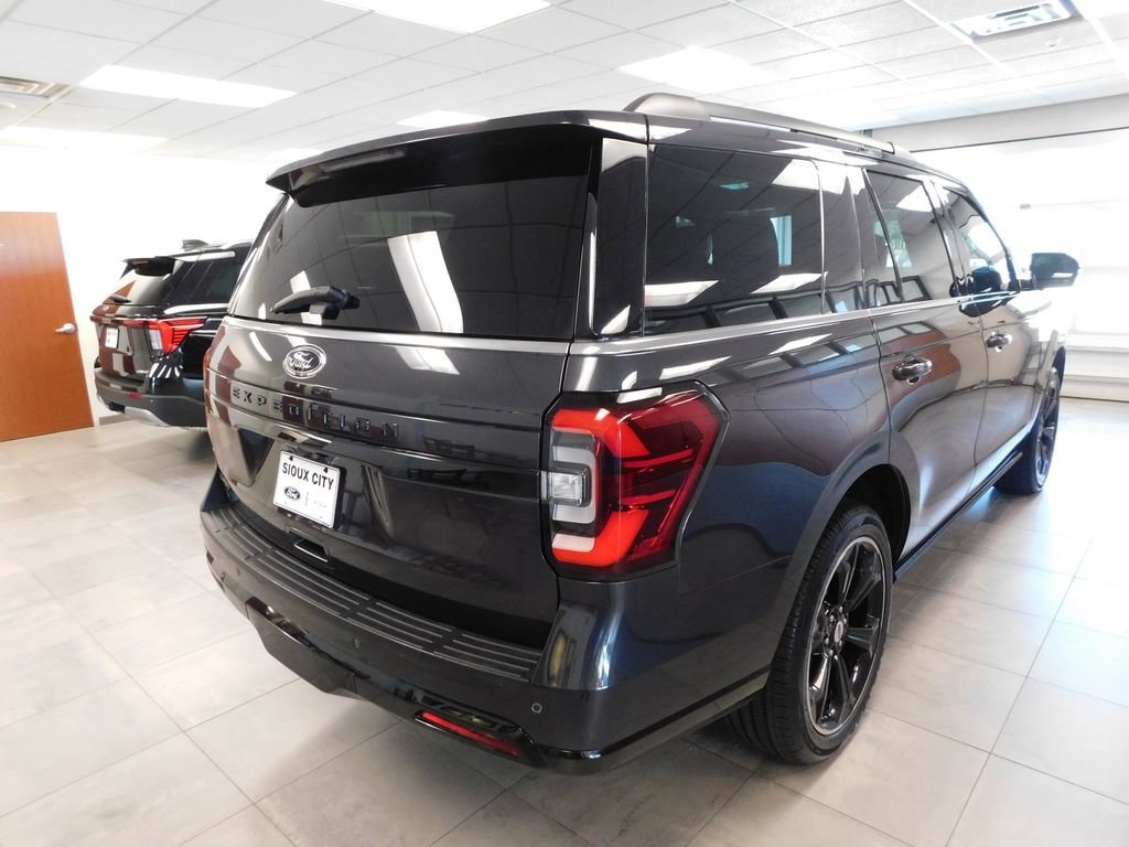Certified 2022 Ford Expedition Limited AWD/4WD image 4