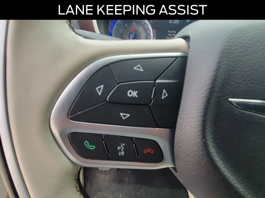 Used 2017 Chrysler Pacifica Limited image 19