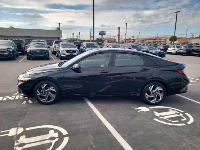 Used 2025 Hyundai Elantra Sport FWD image 8