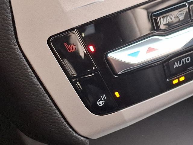 Certified 2022 Ford Explorer XLT w/ Equipment Group 202A image 22