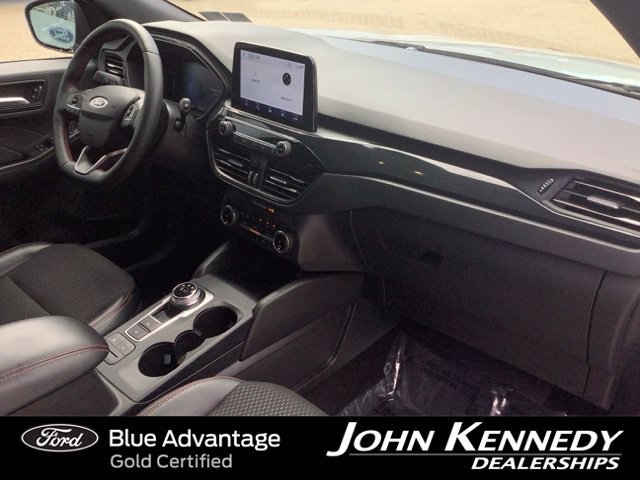 Certified 2025 Ford Escape ST-Line Select AWD/4WD image 23