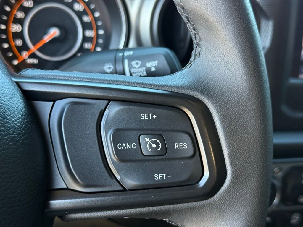 Used 2023 Jeep Gladiator Sport image 14