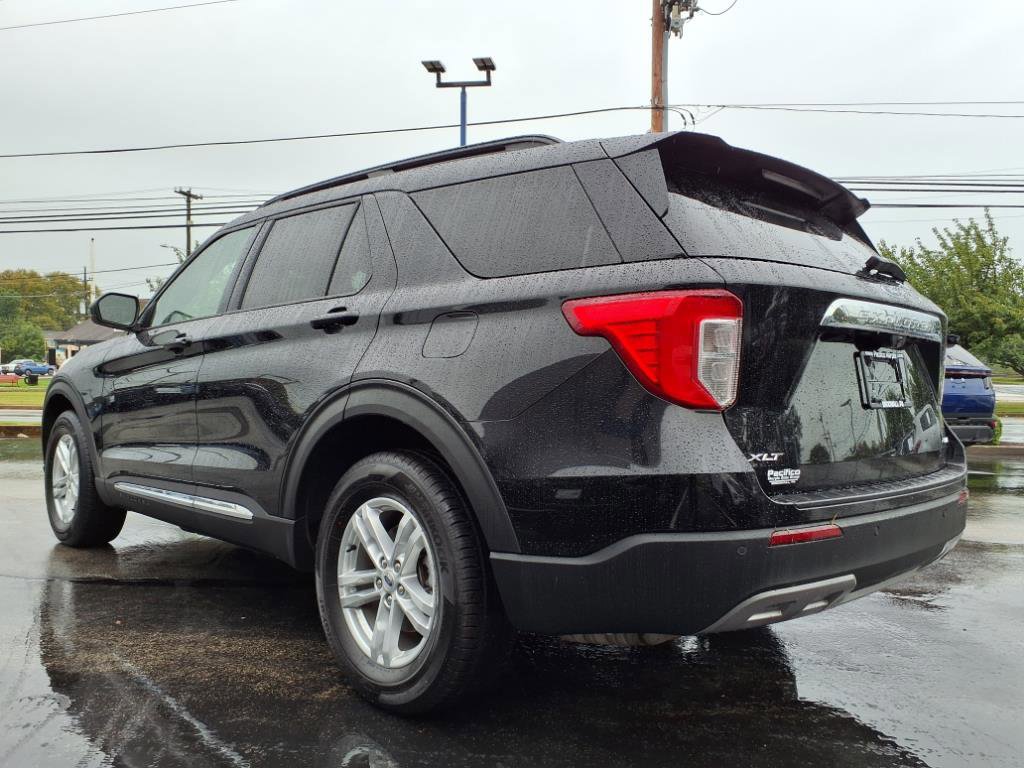 Certified 2022 Ford Explorer XLT w/ Equipment Group 202A image 3