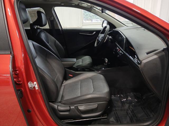 Used 2023 Kia Niro SX image 19