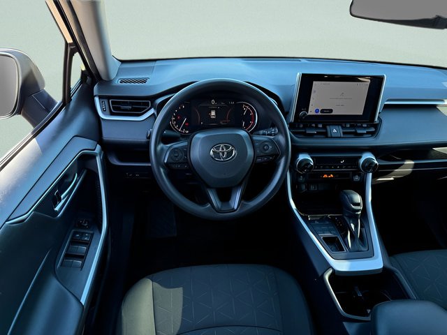 Used 2023 Toyota RAV4 XLE AWD/4WD image 7
