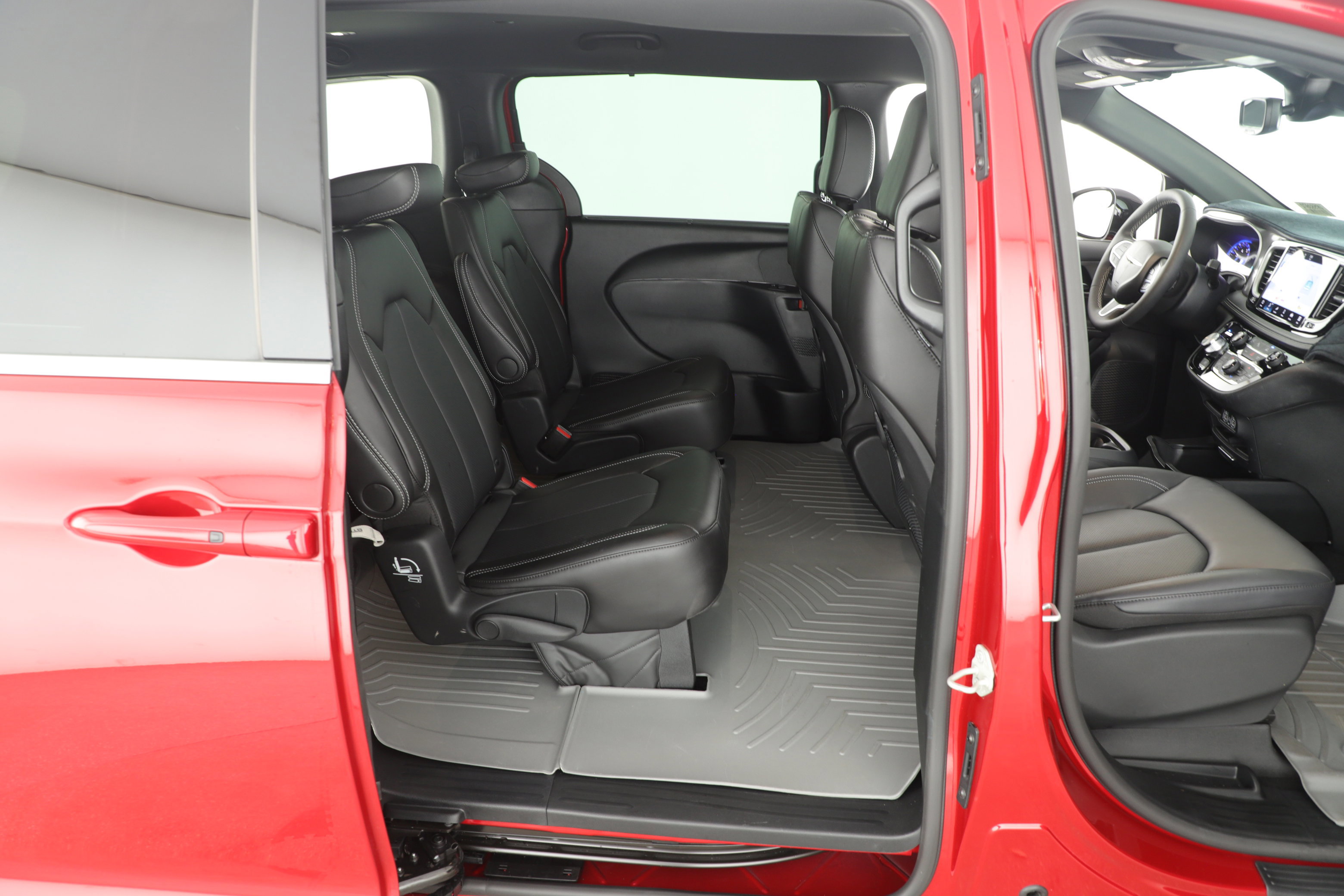 Used 2025 Chrysler Pacifica Select image 15