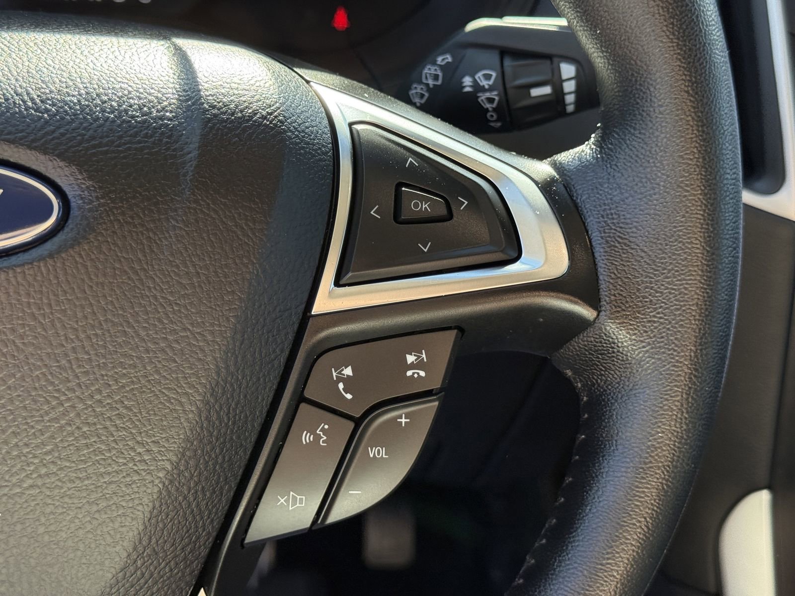 Certified 2024 Ford Edge SEL w/ Sport Appearance Package image 27