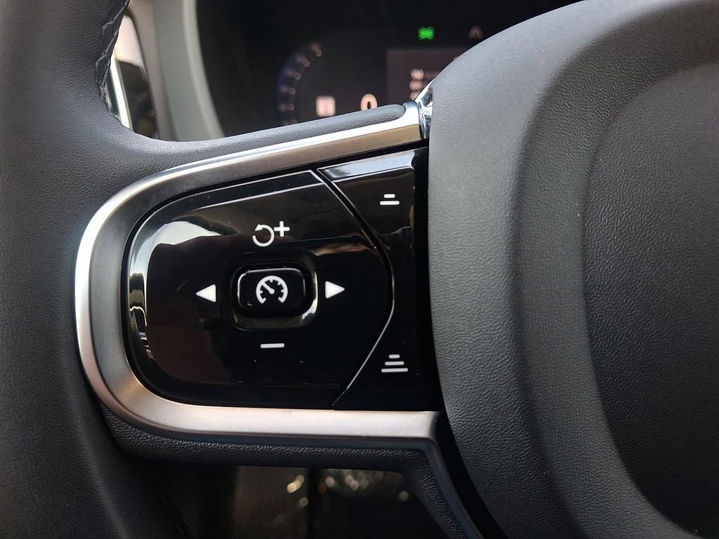 Used 2024 Volvo XC60 B5 Plus w/ Protection Package Premier AWD/4WD image 21