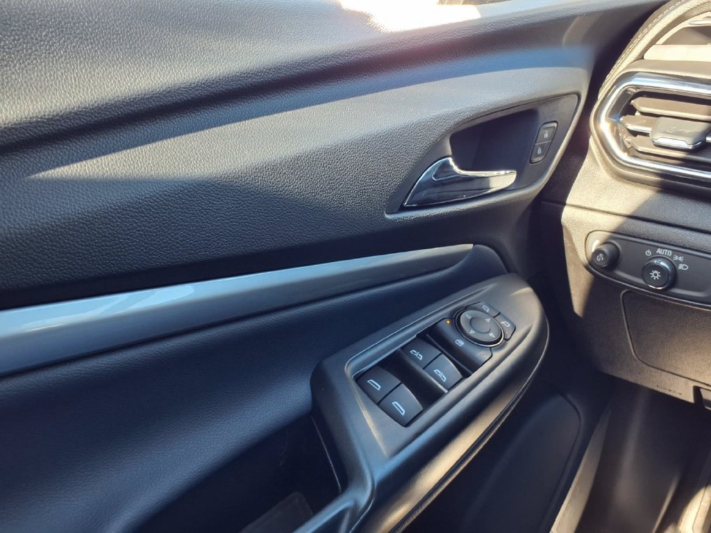 Used 2023 Chevrolet Bolt EUV LT w/ Convenience Package FWD image 24