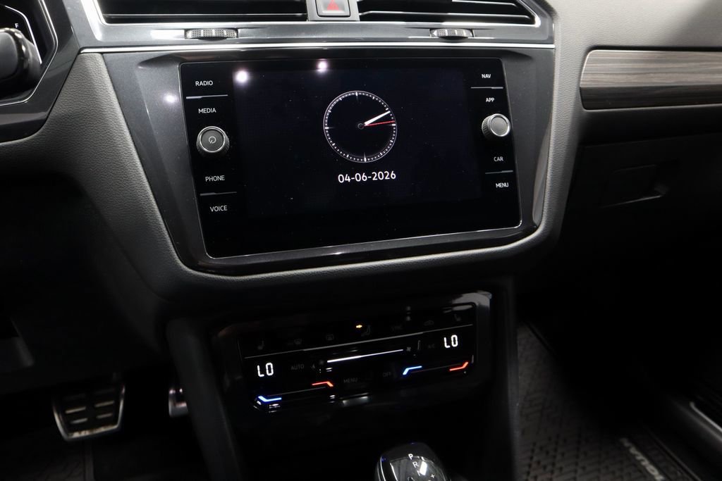 Used 2022 Volkswagen Tiguan SEL R-Line image 35