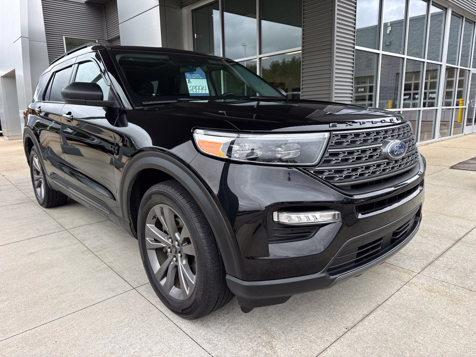 Certified 2021 Ford Explorer XLT w/ Equipment Group 202A AWD/4WD image 10