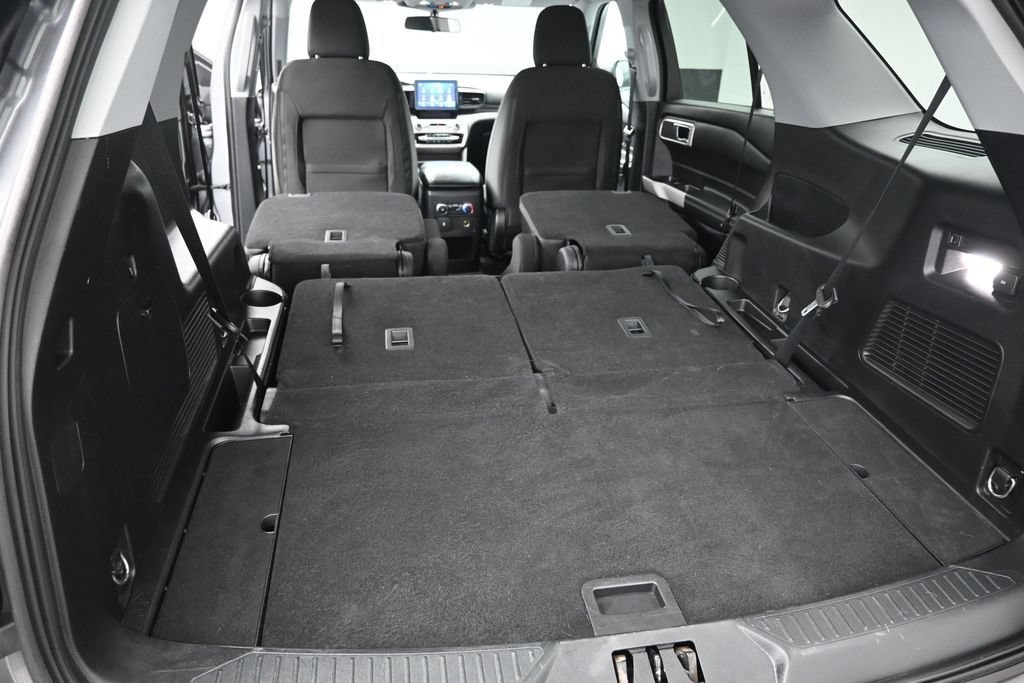Certified 2021 Ford Explorer XLT RWD image 11