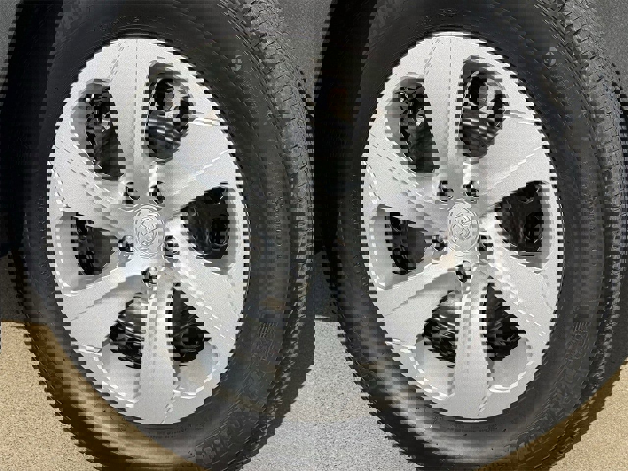 Used 2024 Toyota RAV4 LE image 9