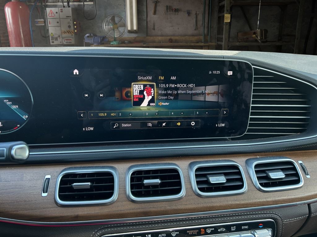 Used 2022 Mercedes-Benz GLE 350 4MATIC w/ AMG Line Exterior image 24