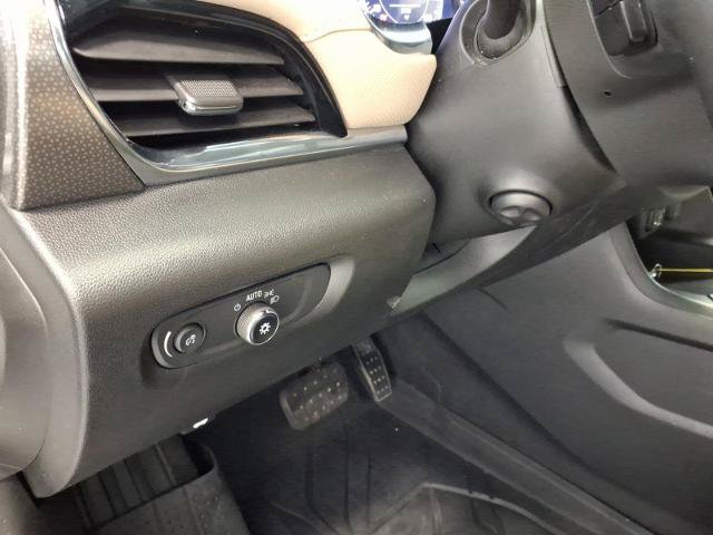 Used 2023 Chevrolet Traverse Premier FWD image 17