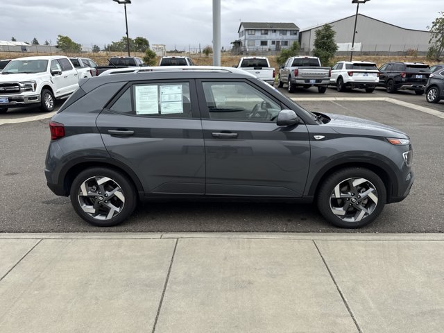 Used 2025 Hyundai Venue SEL FWD image 6