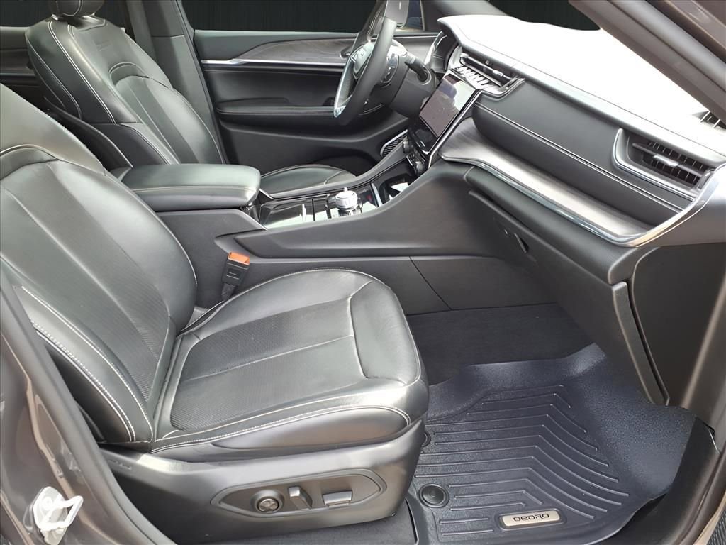 Used 2023 Jeep Grand Cherokee Overland image 18