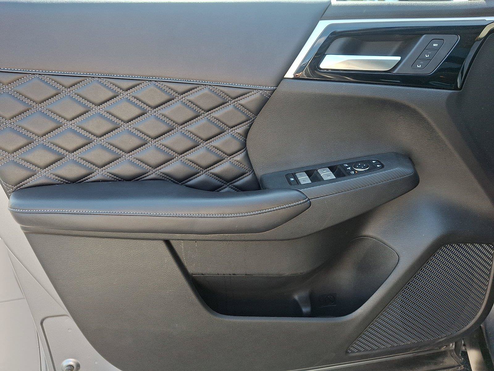 Used 2023 Mitsubishi Outlander SEL AWD/4WD image 12
