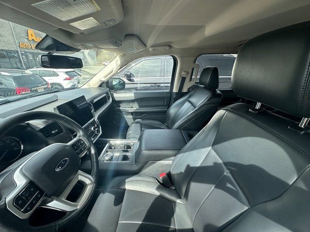 Certified 2024 Ford Expedition XLT image 3