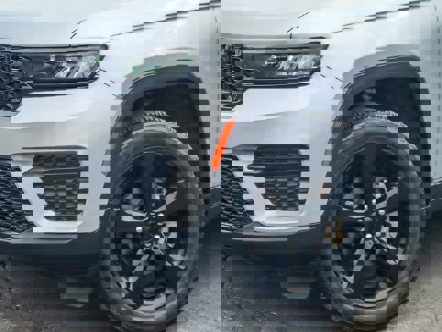 Used 2023 Jeep Grand Cherokee Altitude image 10