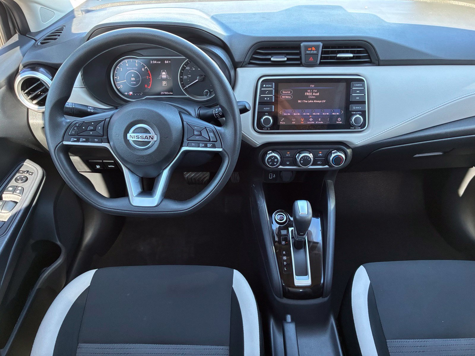 Used 2021 Nissan Versa SV FWD image 17