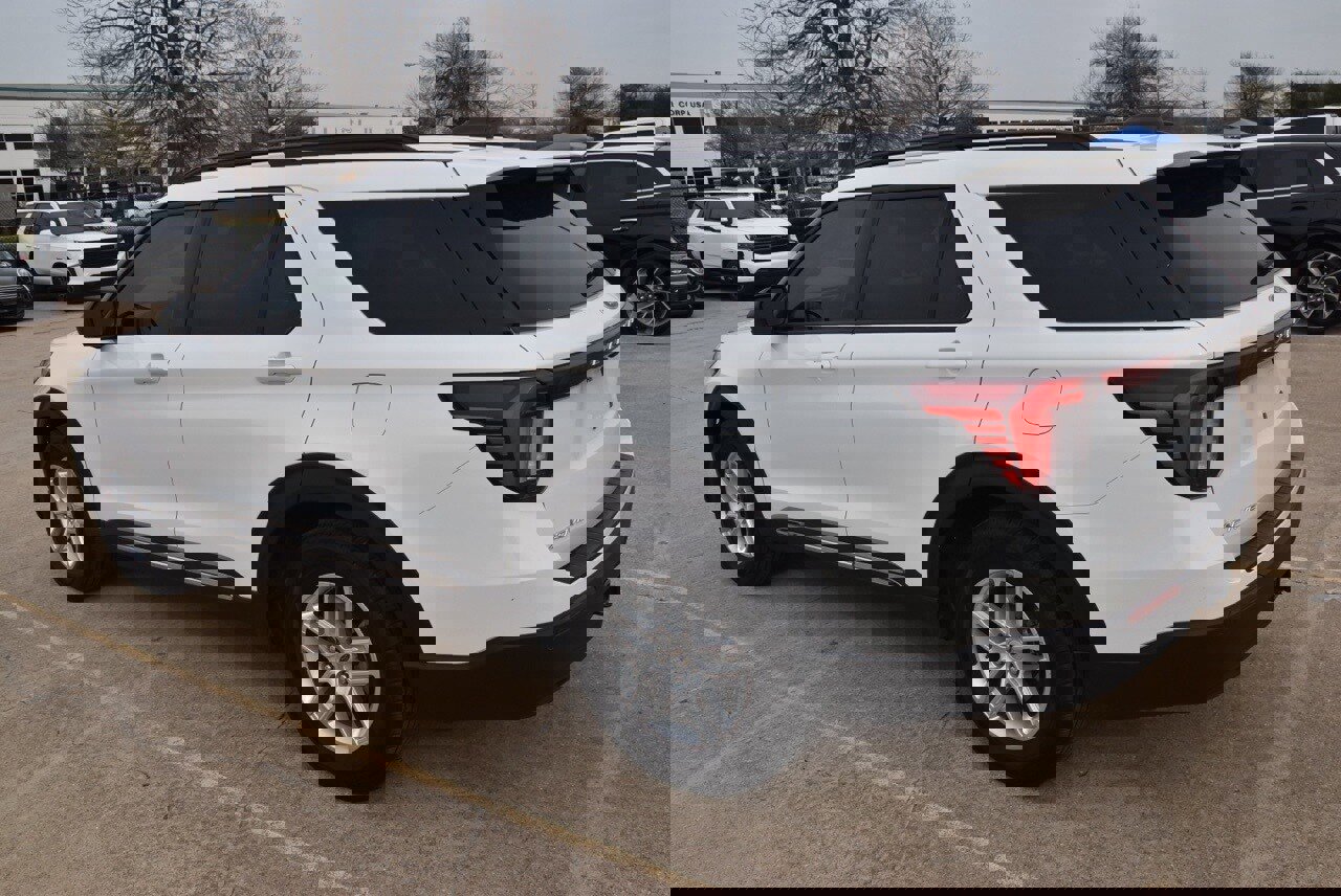 Certified 2025 Ford Explorer Active image 8