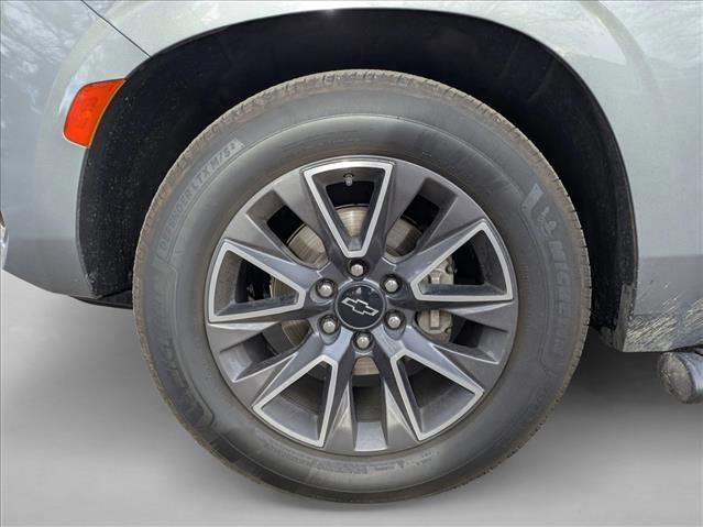 Used 2023 Chevrolet Suburban Z71 w/ Z71 Off-Road Package AWD/4WD image 17