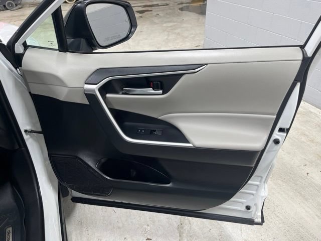 Used 2022 Toyota RAV4 XLE AWD/4WD image 32