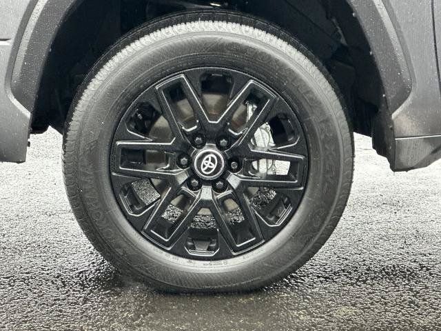 Used 2025 Toyota Tundra Limited AWD/4WD image 22