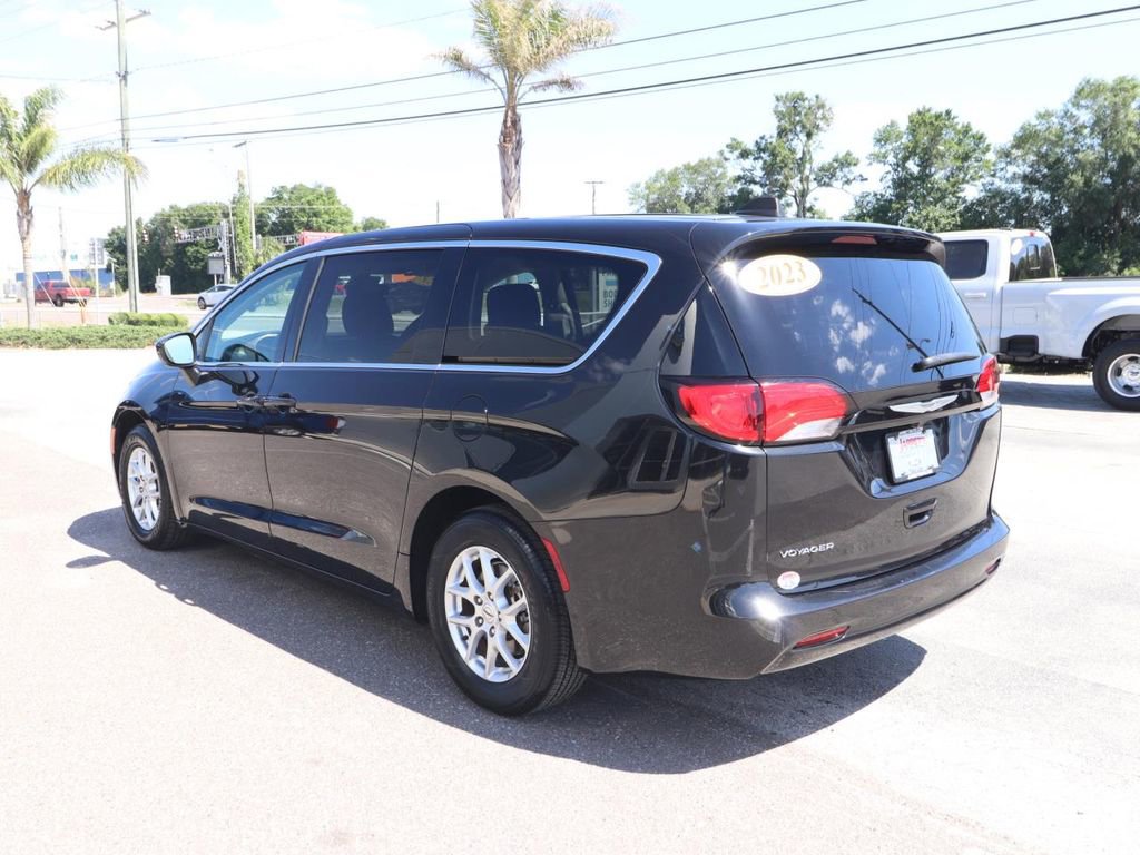 Used 2023 Chrysler Voyager LX FWD image 8