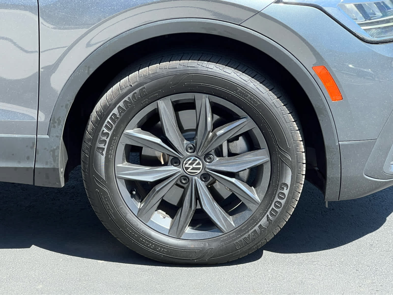 Used 2022 Volkswagen Tiguan SE AWD/4WD image 16