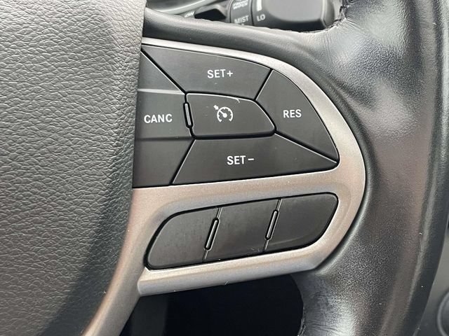 Used 2021 Jeep Cherokee Latitude Plus w/ Sun & Sound Group FWD image 22