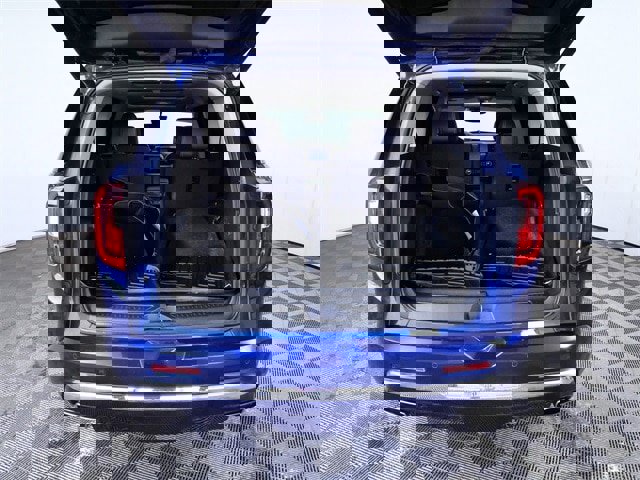 Used 2023 GMC Acadia Denali w/ Denali Ultimate Package image 9