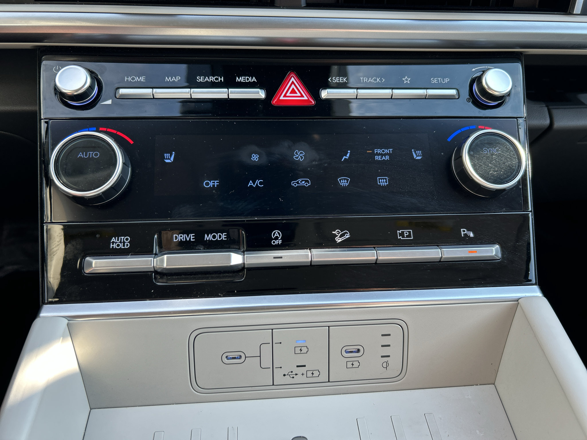 Used 2025 Hyundai Santa Fe SEL FWD image 28