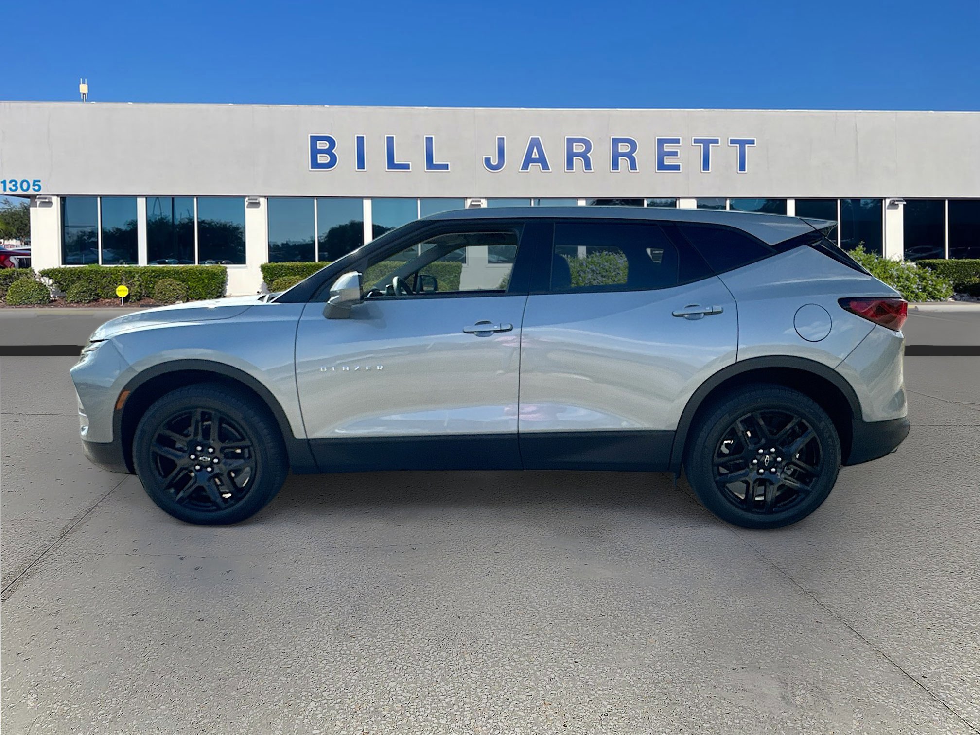 Used 2023 Chevrolet Blazer LT w/ Driver Confidence Package image 2