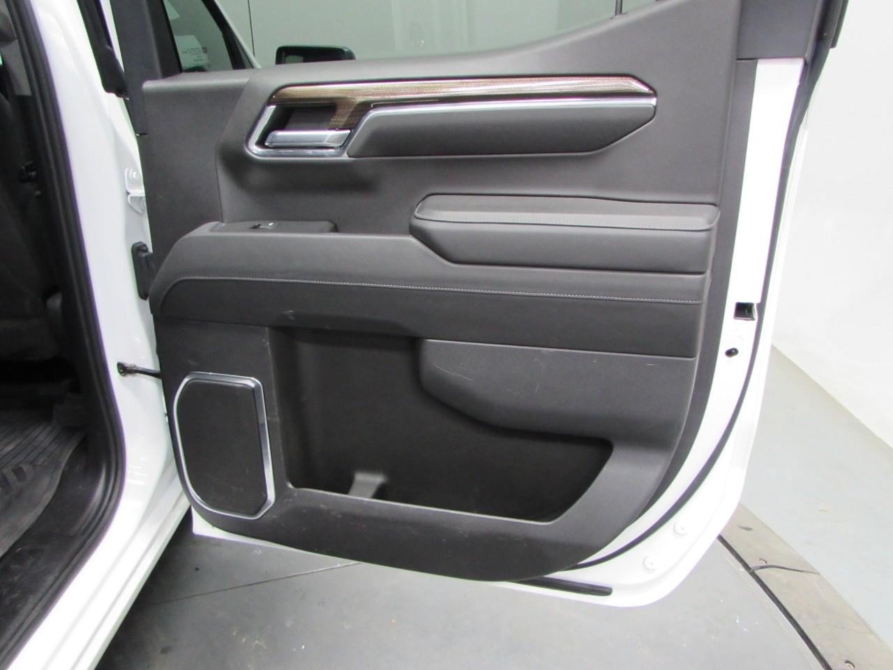 Used 2023 Chevrolet Silverado 1500 RST AWD/4WD image 18