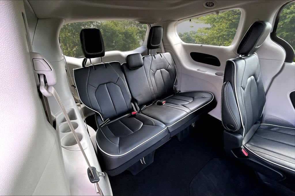 Used 2023 Chrysler Pacifica Limited FWD image 28