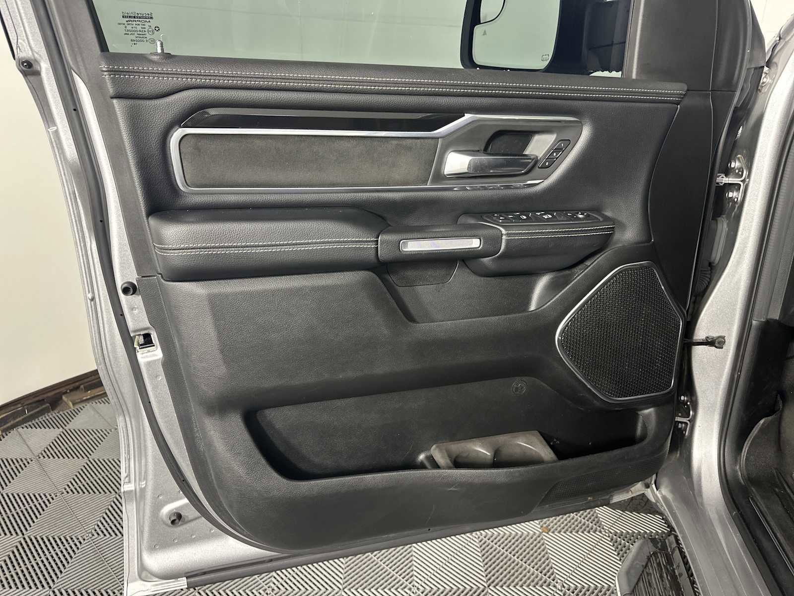 Used 2019 RAM 1500 Laramie w/ Sport Appearance Package image 9