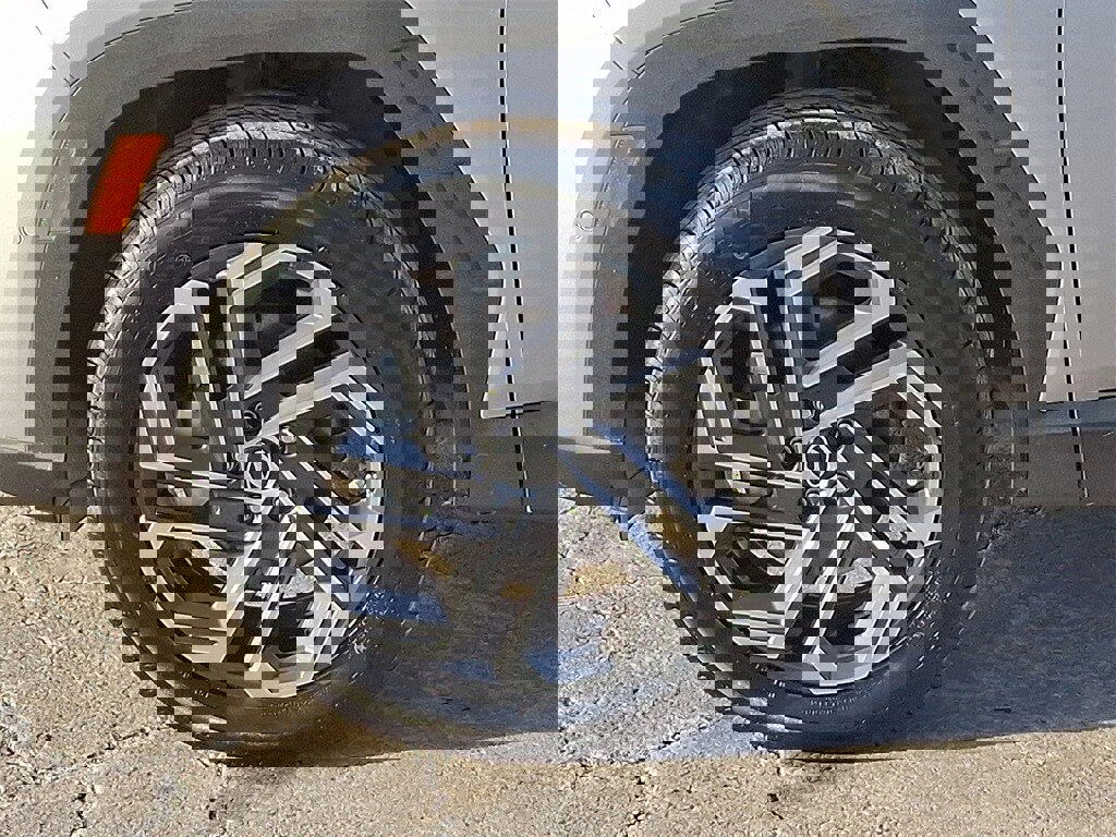Used 2025 Hyundai Tucson Limited image 8
