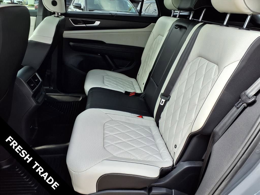 Used 2024 Volkswagen Atlas Cross Sport SEL Premium R-Line AWD/4WD image 25