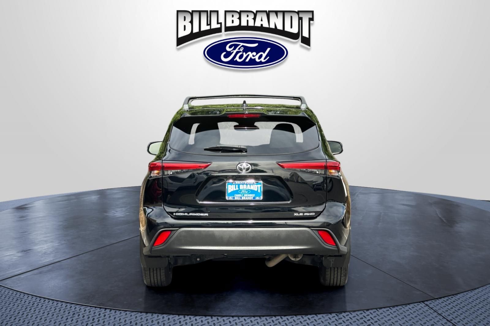Used 2022 Toyota Highlander XLE AWD/4WD image 4