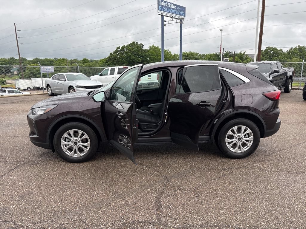 Certified 2023 Ford Escape Active w/ Tech Pack #1 AWD/4WD image 4