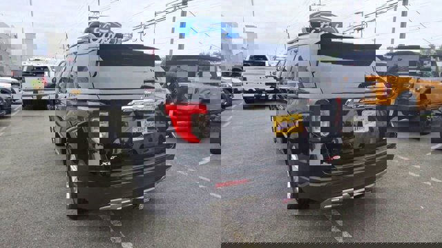 Certified 2022 Ford Explorer XLT w/ Equipment Group 202A image 5