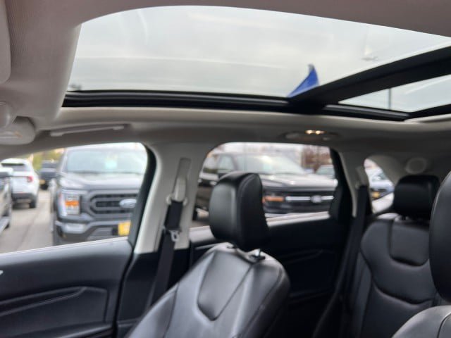 Certified 2022 Ford Edge Titanium AWD/4WD image 24